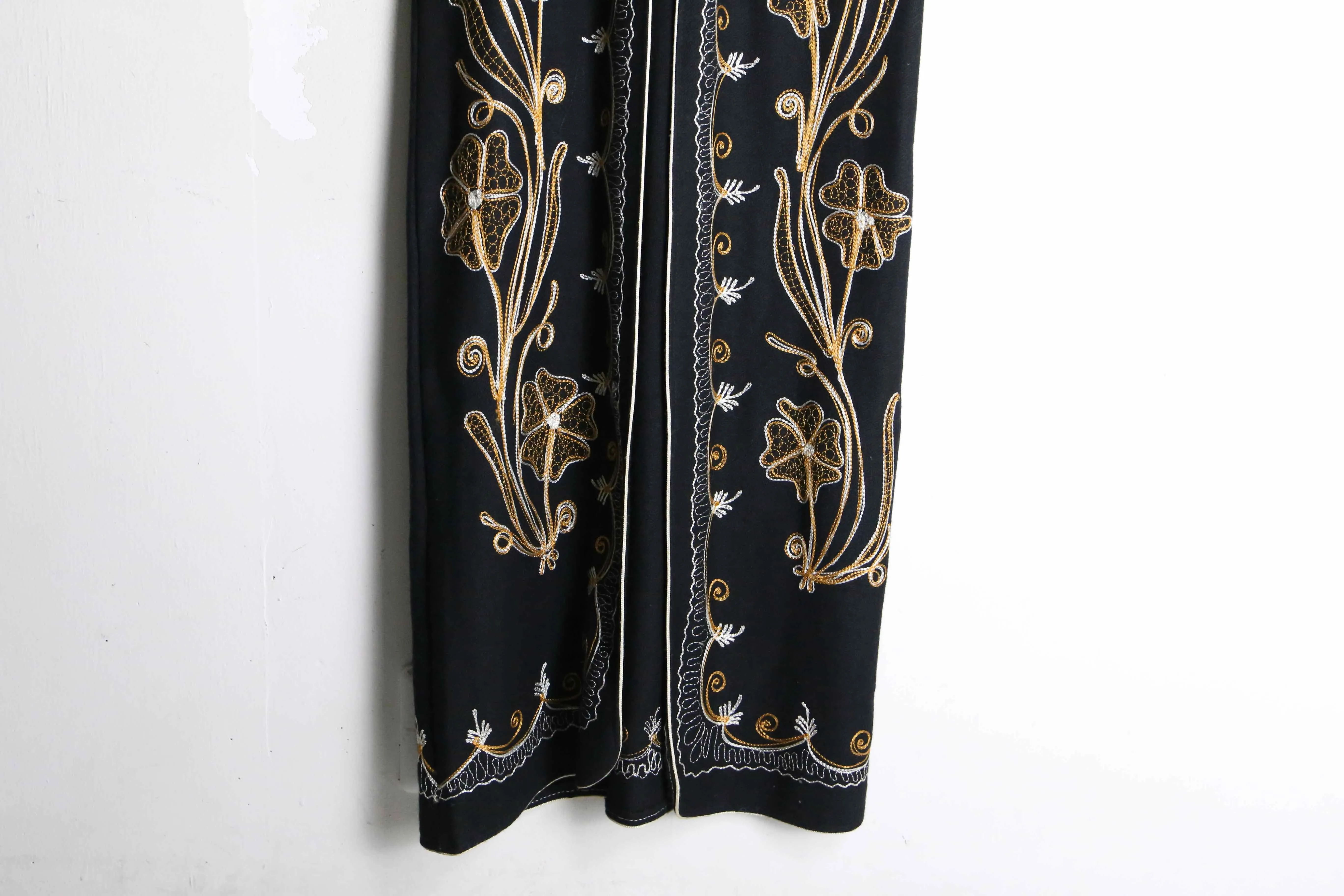 embroidery flower design long length vest