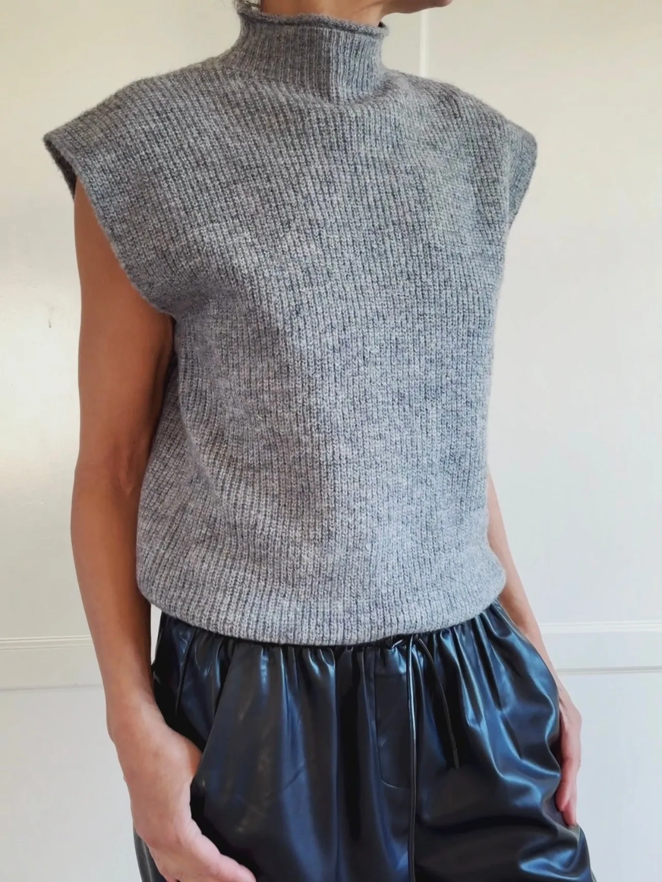 KNIT VEST WITH HIGH NECK - GREY